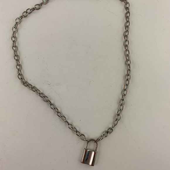 Vintage Jewelry - VINTAGE Worn Locket Necklace